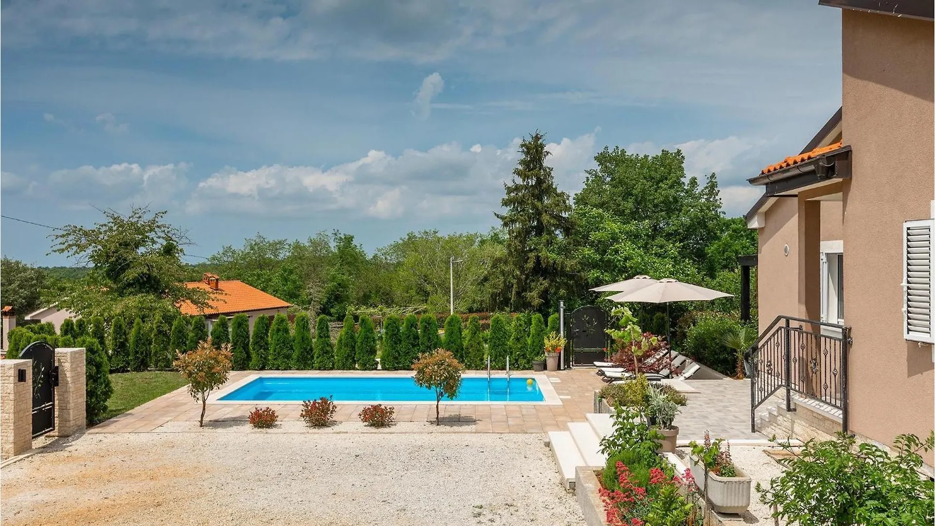 Villa Pepa Butori Basici 0*,